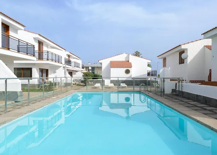 Bonito Bungalow Con Piscina Junto A La Playa