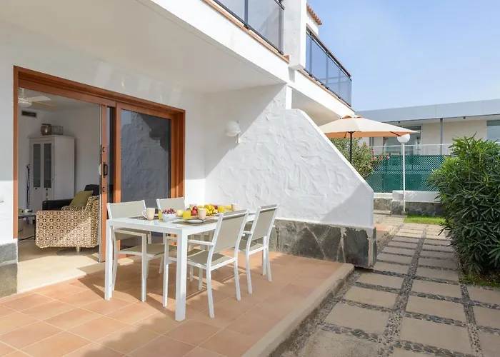 Bonito Bungalow Con Piscina Junto A La Playa