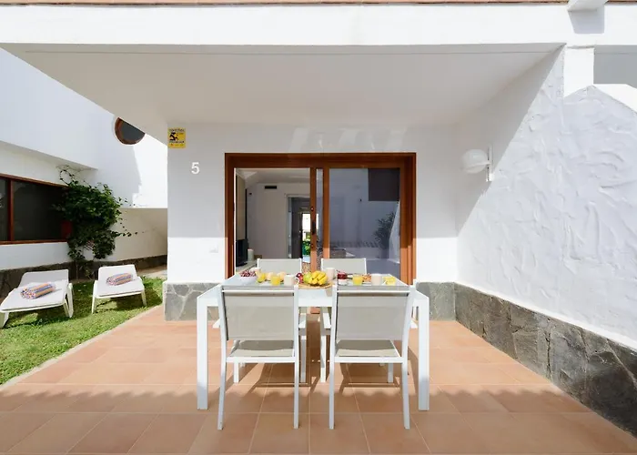 Bonito Bungalow Con Piscina Junto A La Playa